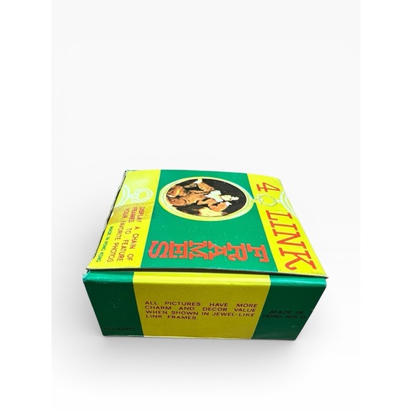 Vintage 4 Linked Photo Frames Hong Kong Plastic Mini Picture Frame Wall Set NIB - Picture 6 of 8